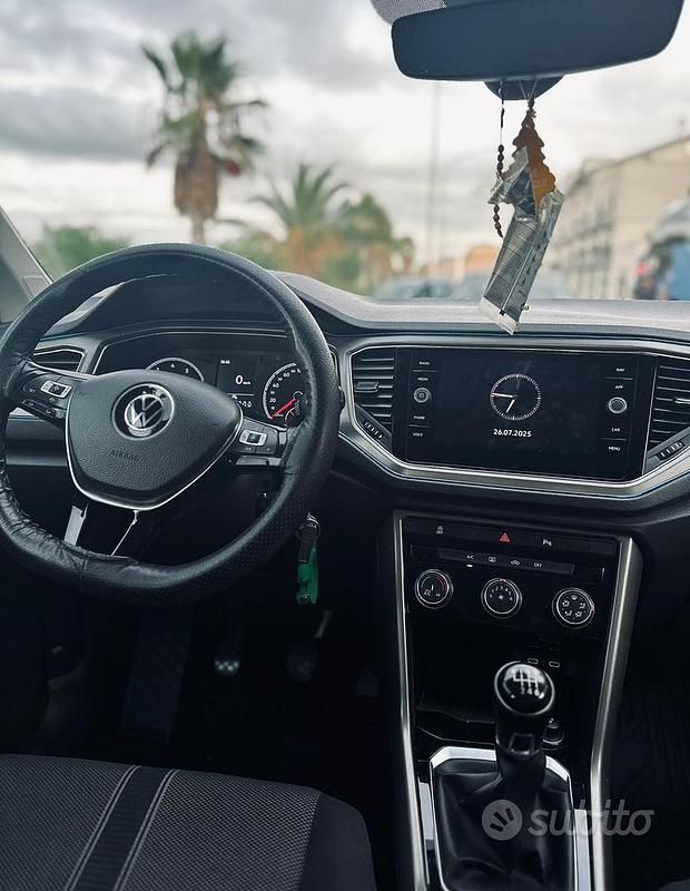 Usata VW T-Roc 110 CV (80 kW) 2021 Blu SUV