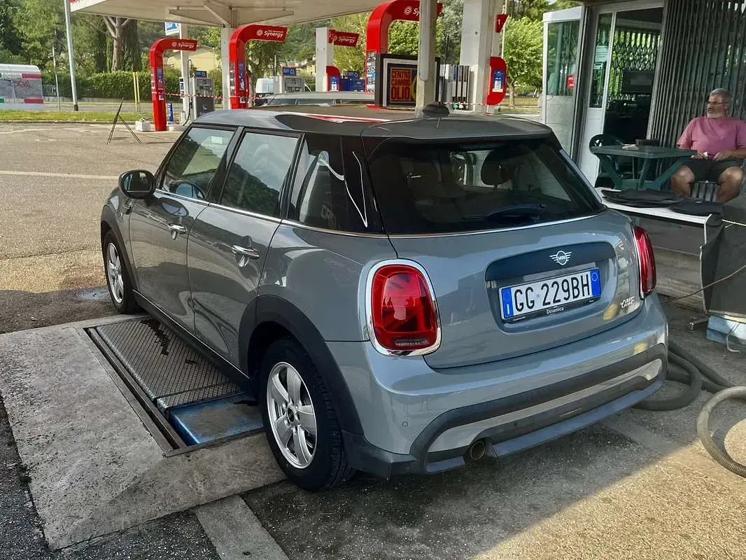Usata Mini ONE Essential 75 CV (55 kW) 2021 Utilitaria