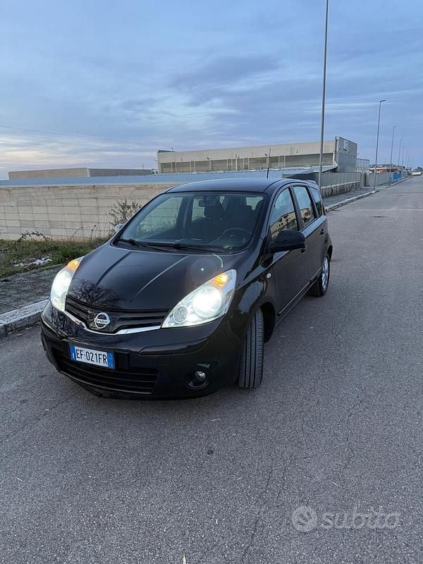 Usata Nissan Note Tekna 90 CV (66 kW) 2011 Nero Utilitaria
