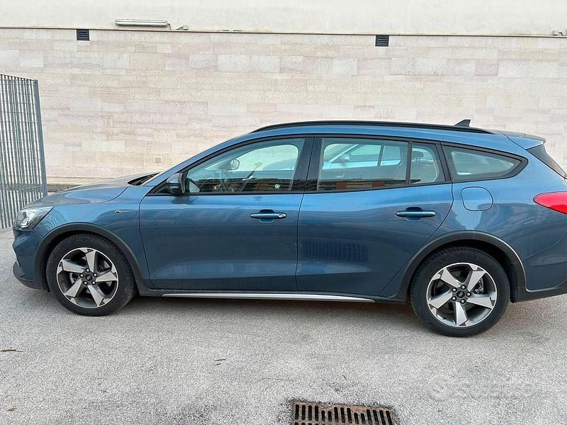Usata Ford Focus Active 120 CV (88 kW) 2020 Blu Station wagon