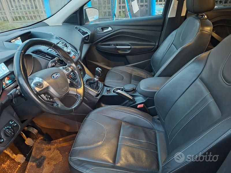 Usata Ford Kuga 140 CV (102 kW) 2013 Grigio SUV