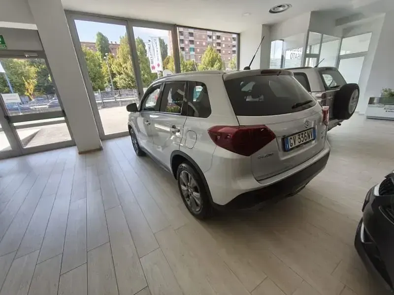 Usata Suzuki Vitara Cool 129 CV (94 kW) 2024 Argento SUV