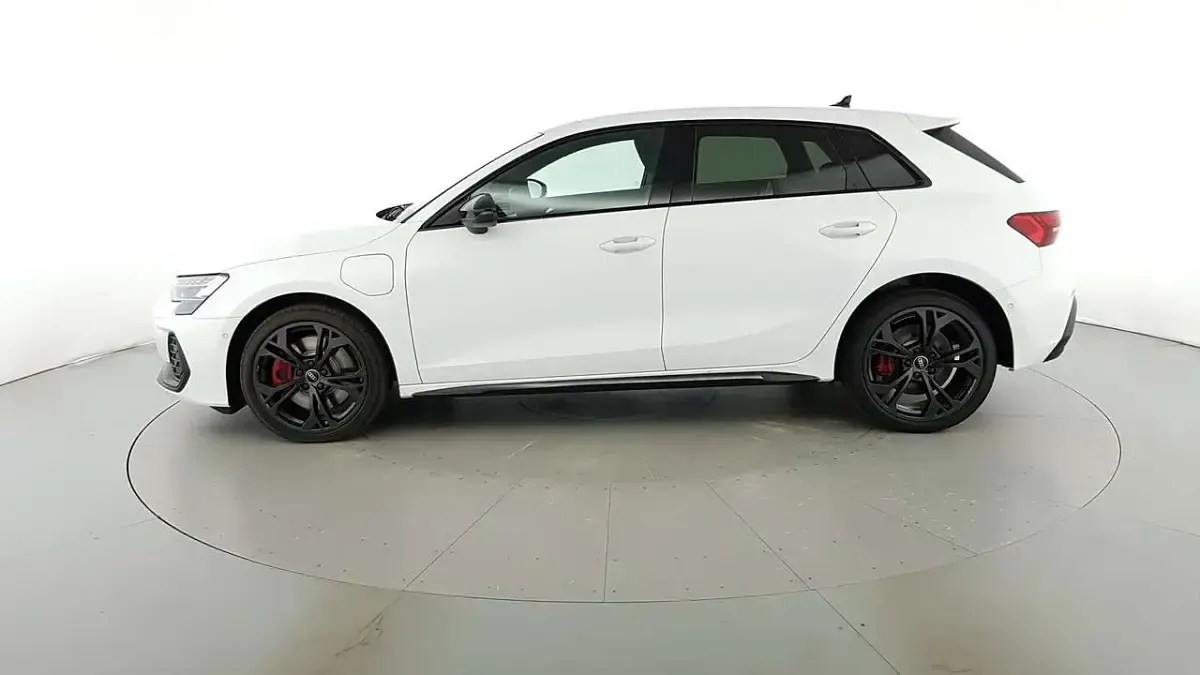 Nuova Audi A3 S-Line 272 CV (200 kW) 2025 Bianco Berlina