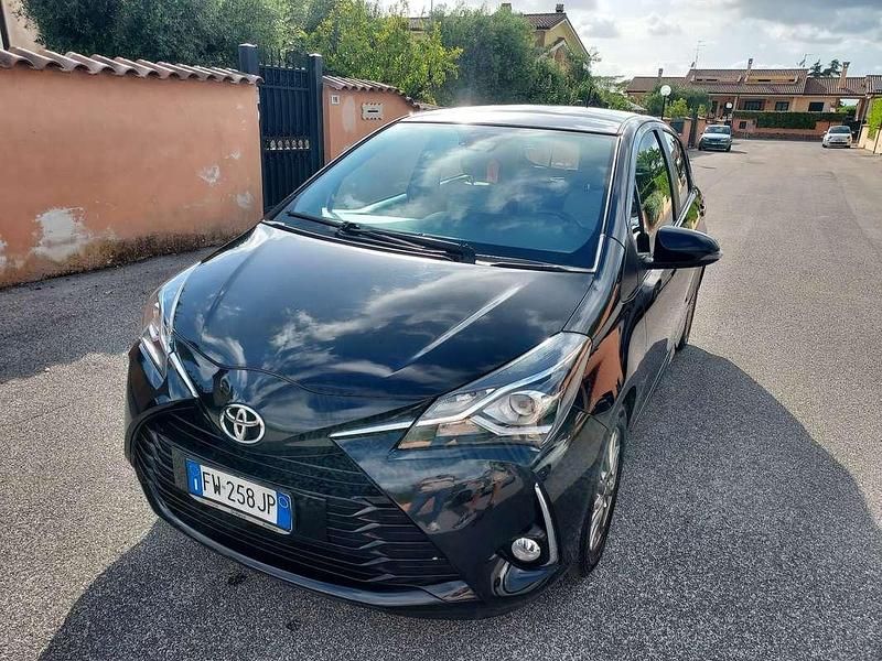 Usata 2019 Toyota Yaris Lounge Tre volumi | 11.500 € (Buon prezzo) - Immagine 1/4