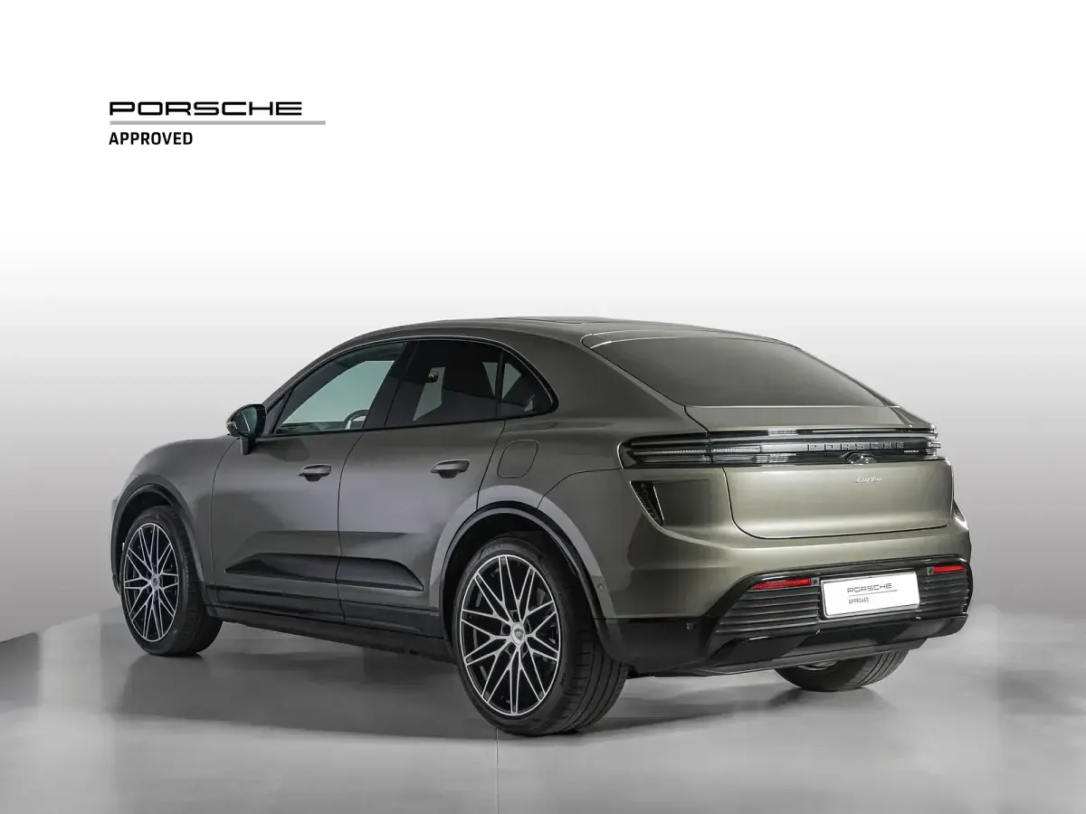 Usata Porsche Macan Turbo 469 kW (639 CV) 2024 U4 verde aventurine metallizzato SUV