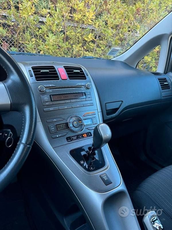 Usata Toyota Auris 124 CV (91 kW) 2009 Grigio Utilitaria