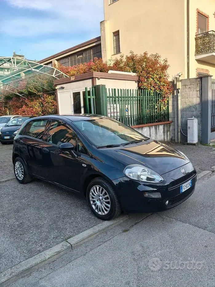 Usata Fiat Punto Street 77 CV (56 kW) 2017 Blu Utilitaria