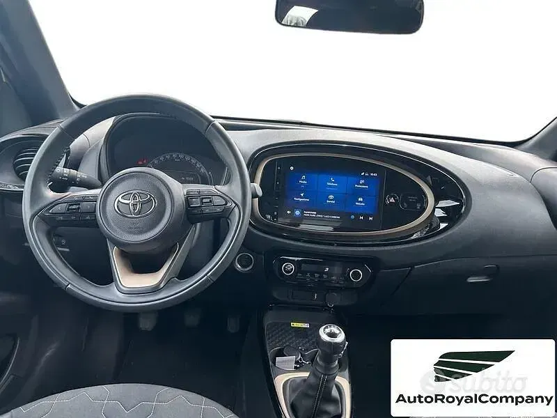 Usata Toyota Aygo X Lounge 72 CV (52 kW) 2022 Beige SUV