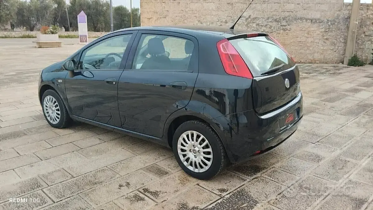 Usata Fiat Grande Punto 75 CV (55 kW) 2011 Bluazzurro Utilitaria
