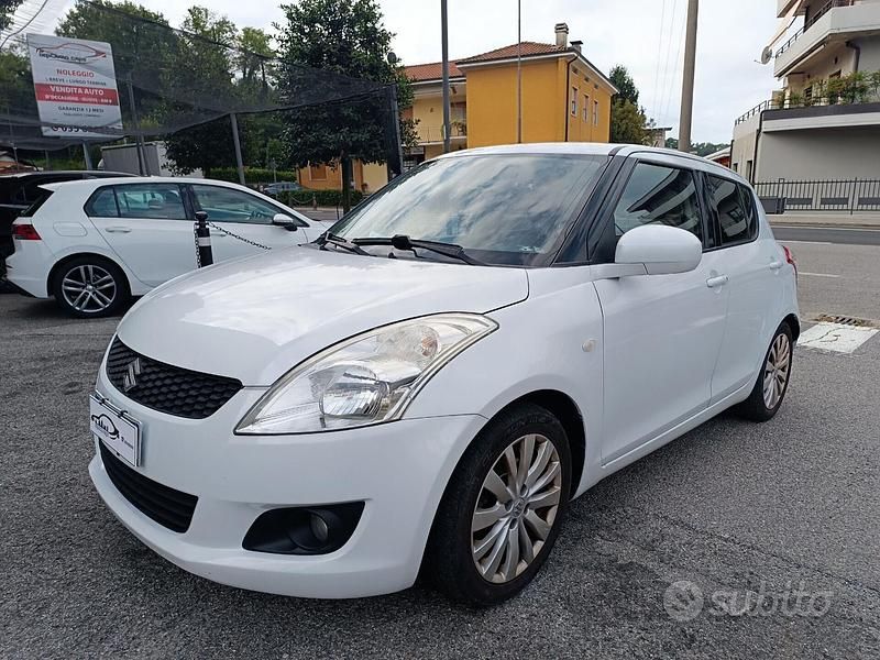 Bianco Usata 2012 Suzuki Swift Due volumi | 6600 € (Buon prezzo) - Immagine 1/4