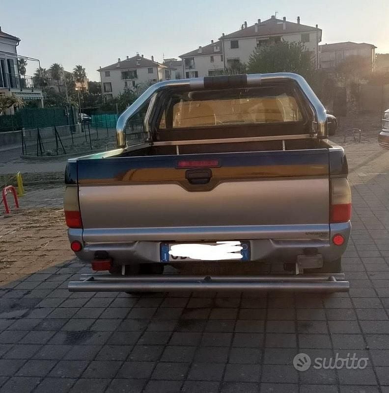 Usata Mitsubishi L200 87 CV (63 kW) 2003 Blu Pick-up