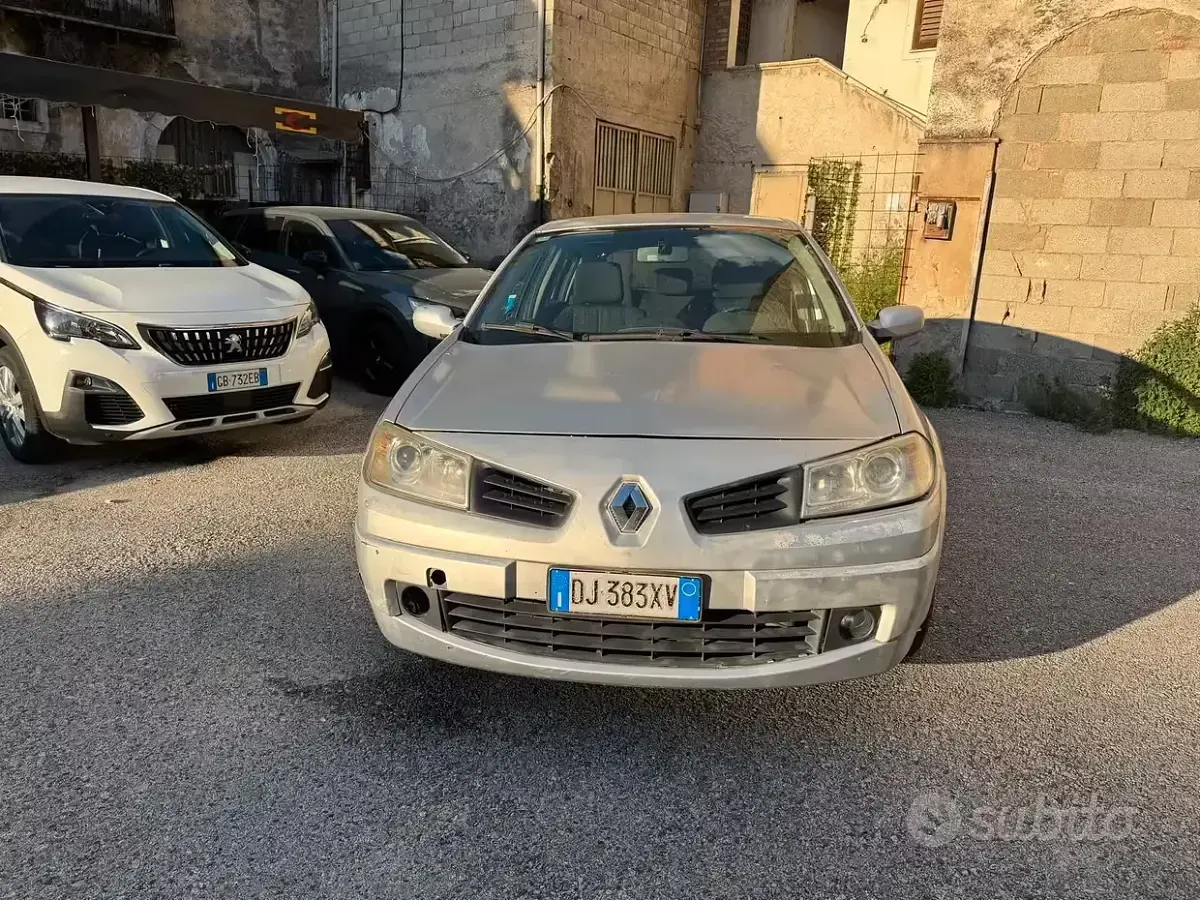 Gebraucht Renault Mégane 106 PS (77 kW) 2006 Grau Limousine
