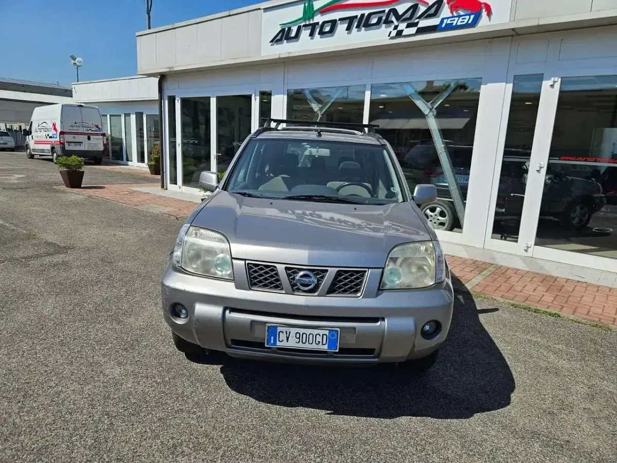 Usata Nissan X-Trail 136 CV (100 kW) 2005 Grigio SUV