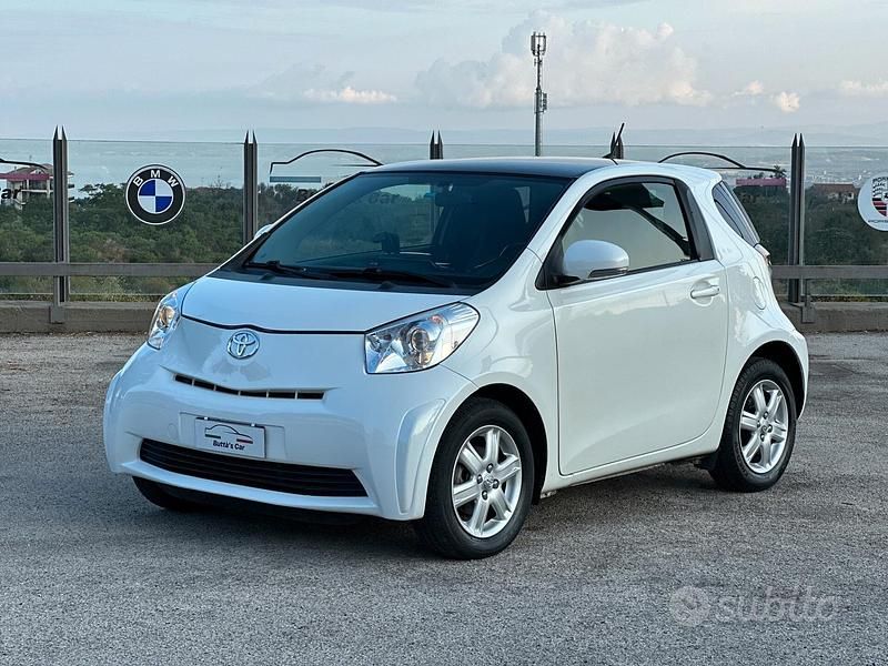 Usata Toyota iQ Lounge 68 CV (50 kW) 2011 Bianco Utilitaria