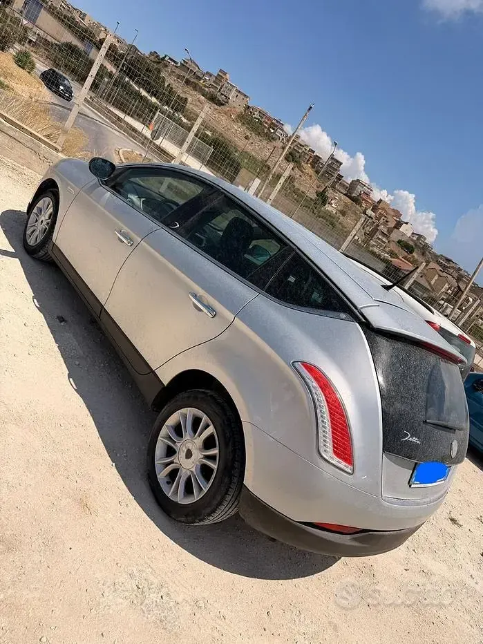 Usata Lancia Delta 120 CV (88 kW) 2009 Grigio Utilitaria