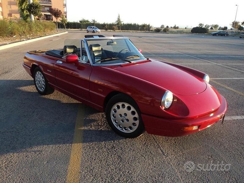 Usata Alfa Romeo 2000 117 CV (86 kW) 1993 Rosso Cabrio