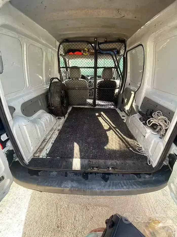 Usata Renault Kangoo 84 CV (61 kW) 2005 Bianco Monovolume
