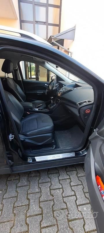 Usata Ford Kuga Business Edition 140 CV (102 kW) 2012 Nero SUV