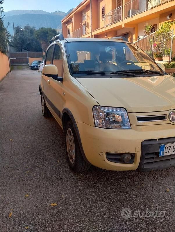 Usata Fiat Panda 77 CV (56 kW) 2010 Giallo Monovolume