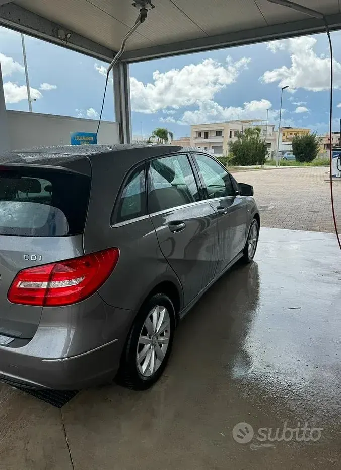 Usata Mercedes B180 109 CV (80 kW) 2012 Grigio Utilitaria