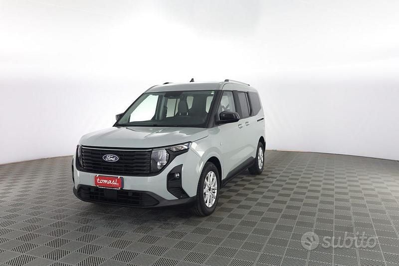 Usata Ford Tourneo Courier Titanium 124 CV (91 kW) 2025 Cactus grey Monovolume