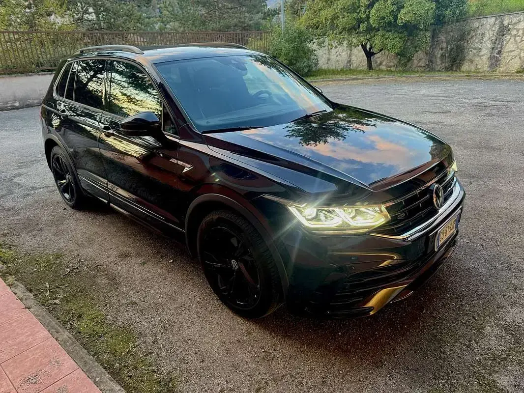 Usata VW Tiguan R-line 150 CV (110 kW) 2021 Nero SUV