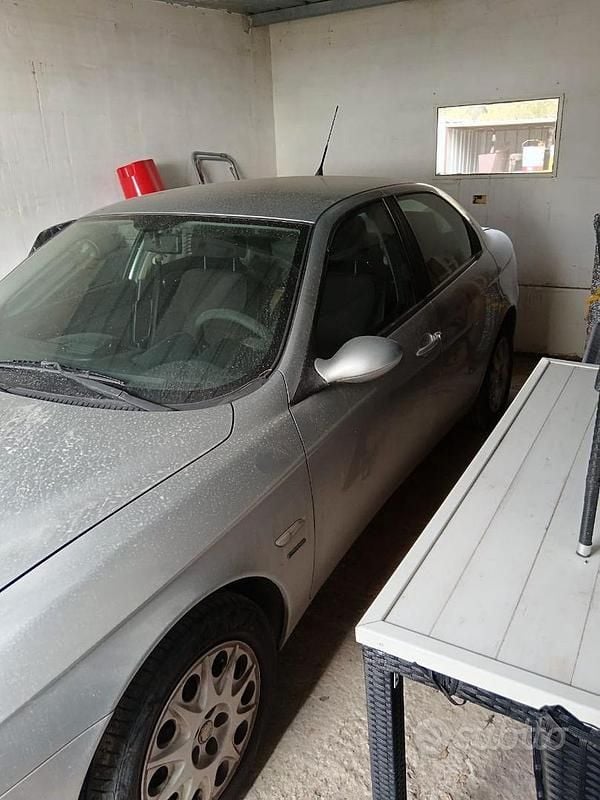 Begagnad Alfa Romeo 156 116 HK (85 kW) 2004 Grå Sedan