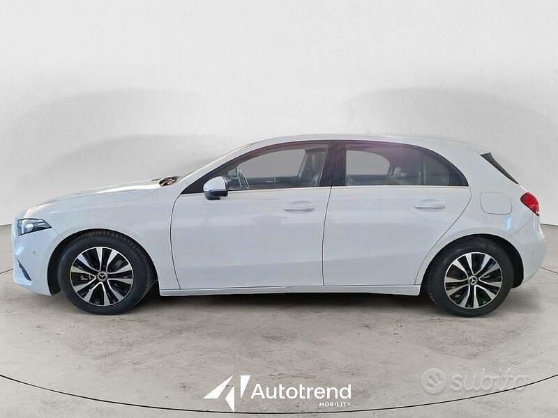 Occasion Mercedes A180 Business 116 ch (85 kW) 2021 Blanc Berline