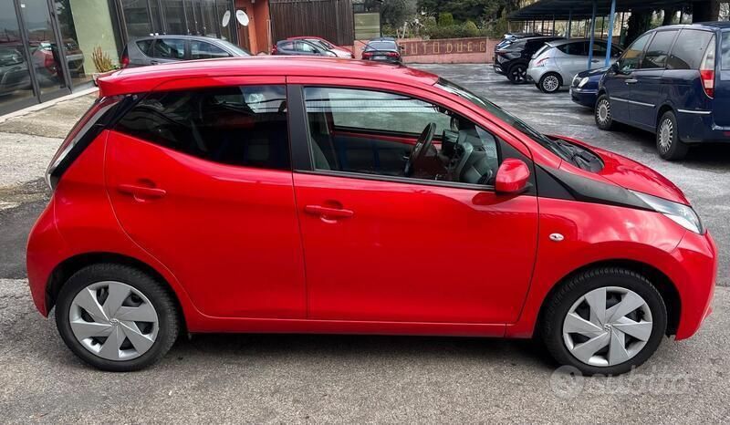 Usata Toyota Aygo x-style 72 CV (52 kW) 2018 Rosso Utilitaria
