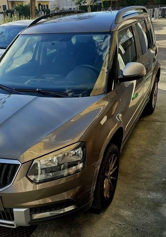 Usata Skoda Yeti GreenLine 105 CV (77 kW) 2014 Marrone SUV