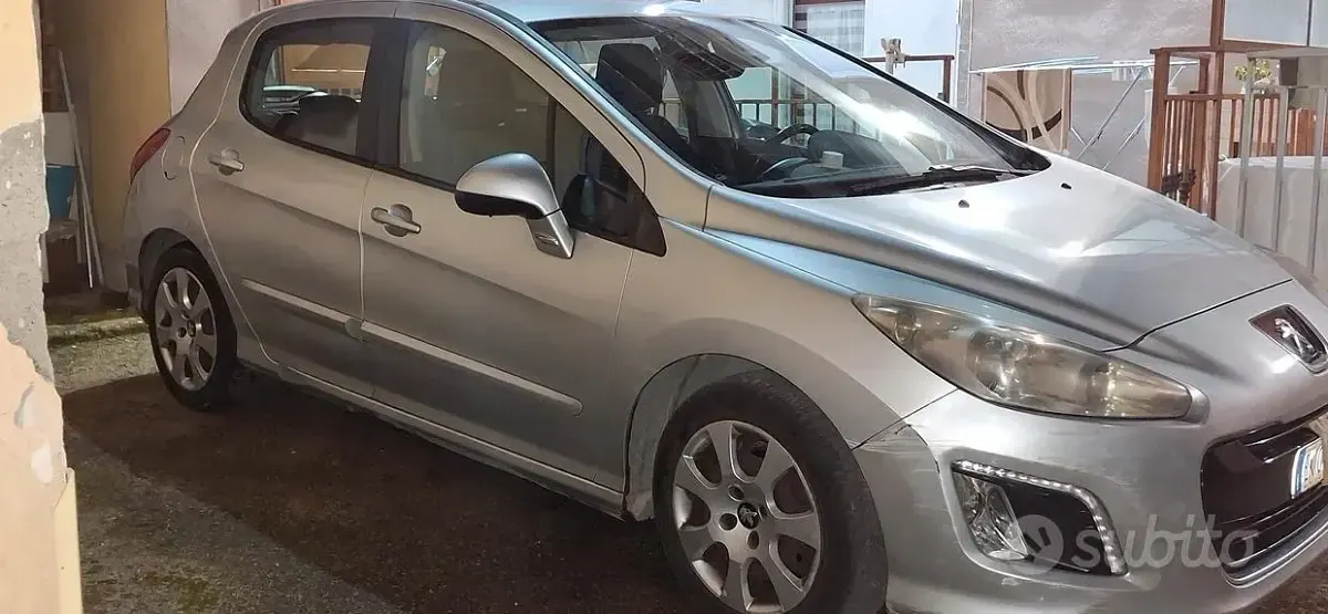 Usata Peugeot 308 92 CV (67 kW) 2012 Grigio Berlina