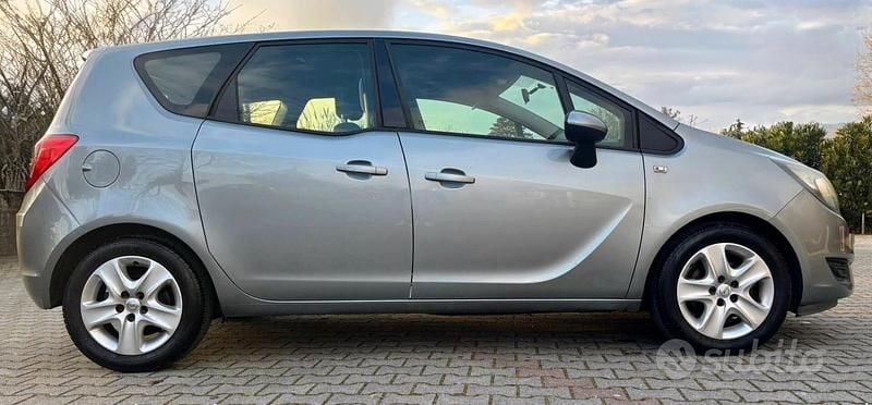 Usata Opel Meriva Cosmo 120 CV (88 kW) 2014 Grigio Monovolume