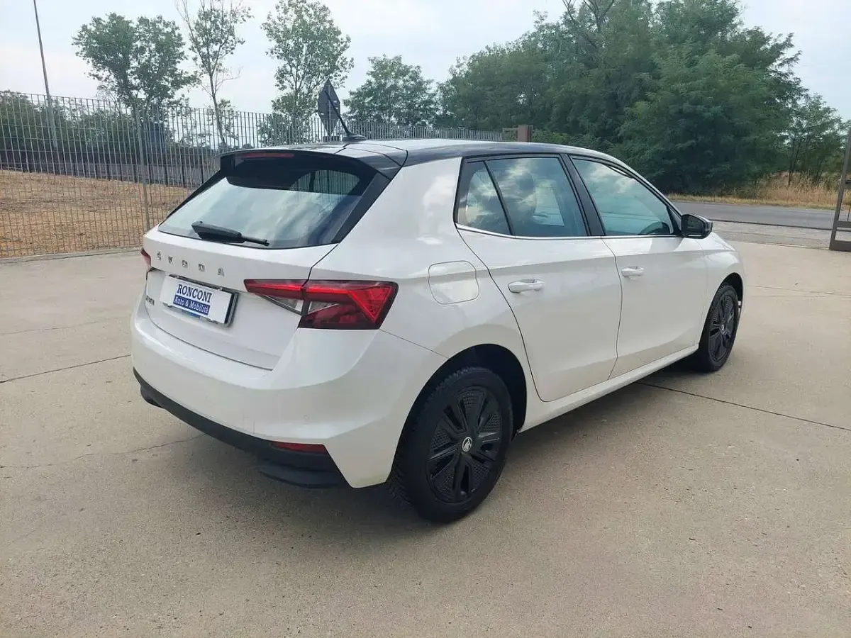 Usata Skoda Fabia Style 110 CV (80 kW) 2023 Bianco magnolia/nero tulipano Utilitaria