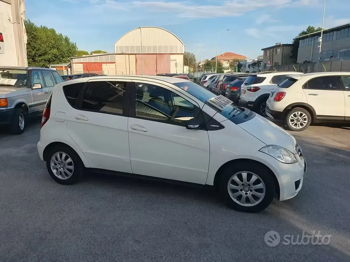 Usata Mercedes A160 109 CV (80 kW) 2011 Bianco Utilitaria