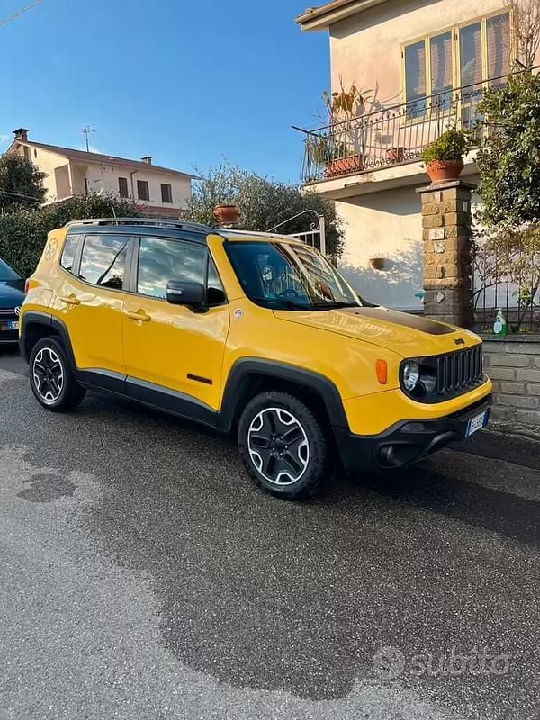 Usado Jeep Renegade Trailhawk 170 CV (125 kW) 2016 Amarillo SUV