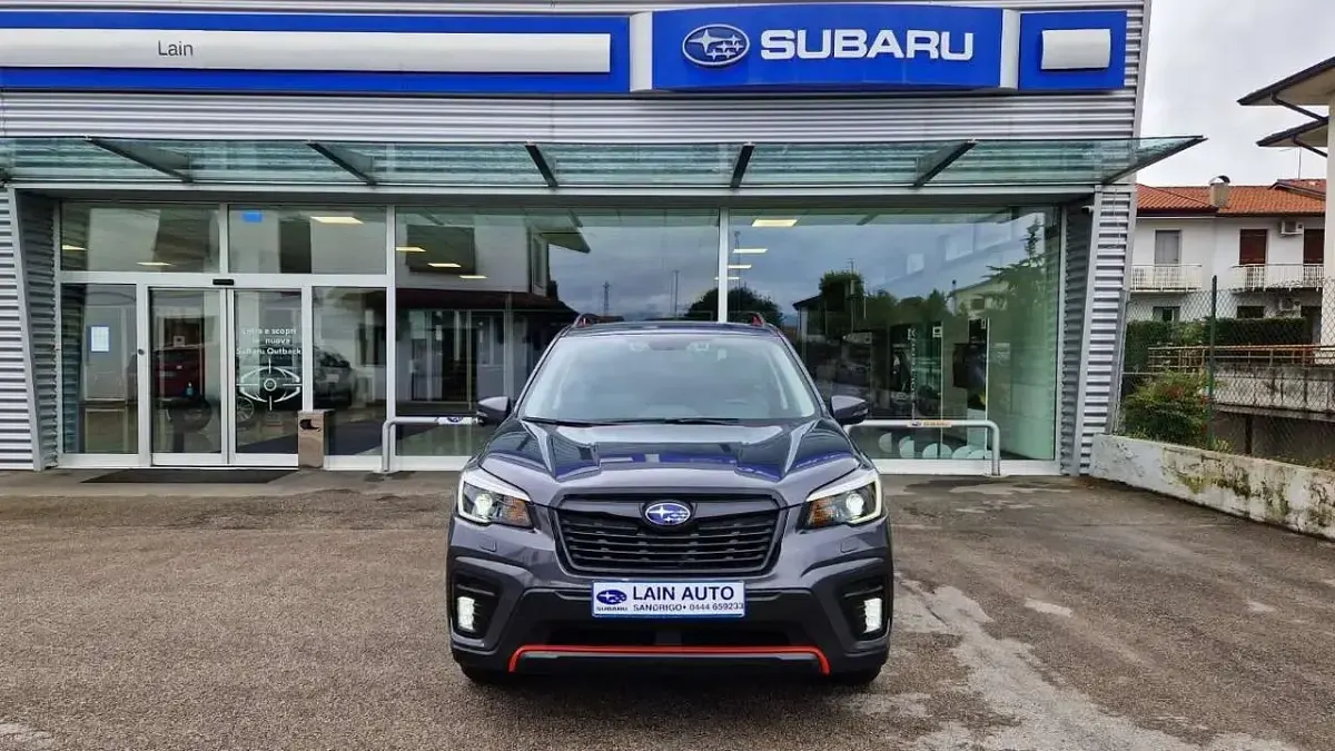 Usata Subaru Forester 4dventure 150 CV (110 kW) 2021 Magnetite gray metallic SUV