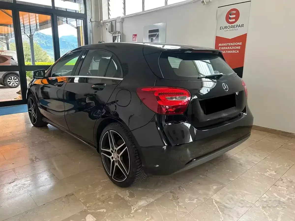 Usata Mercedes A180 Business 109 CV (80 kW) 2016 Nero Utilitaria