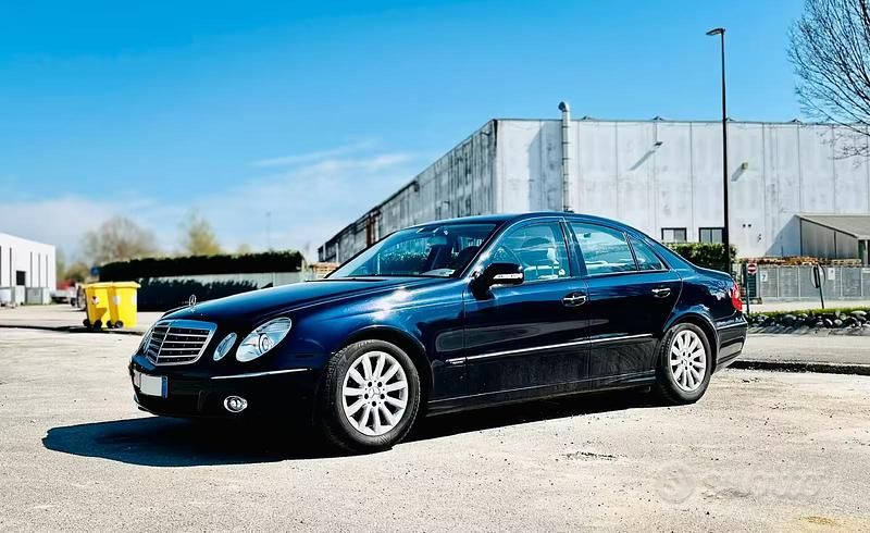 Usata Mercedes E200 2007 Blu Berlina