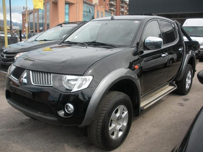 Usata Mitsubishi L200 Intense 137 CV (100 kW) 2012 Nero Pick-up