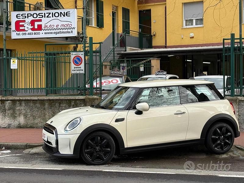 Begagnad Mini ONE 102 HK (75 kW) 2022 Vit Halvkombi