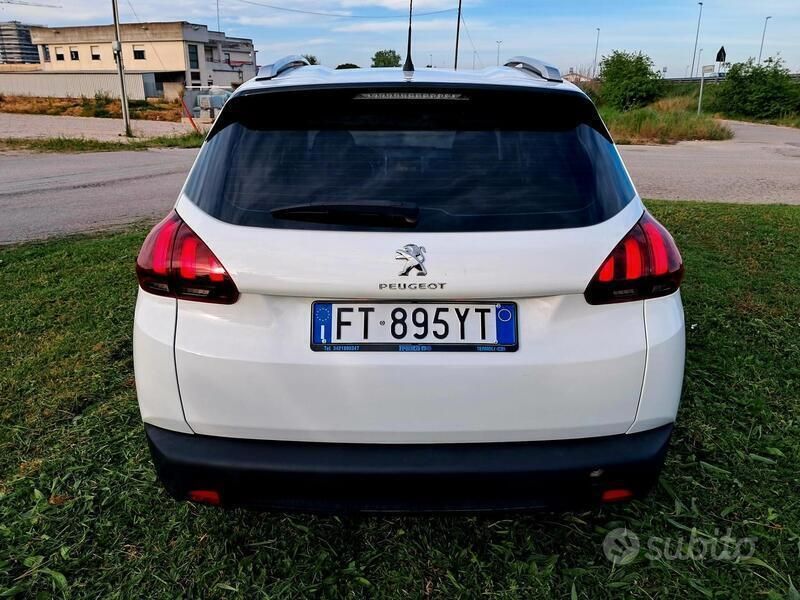 Usata Peugeot 2008 Active 102 CV (75 kW) 2019 Bianco SUV