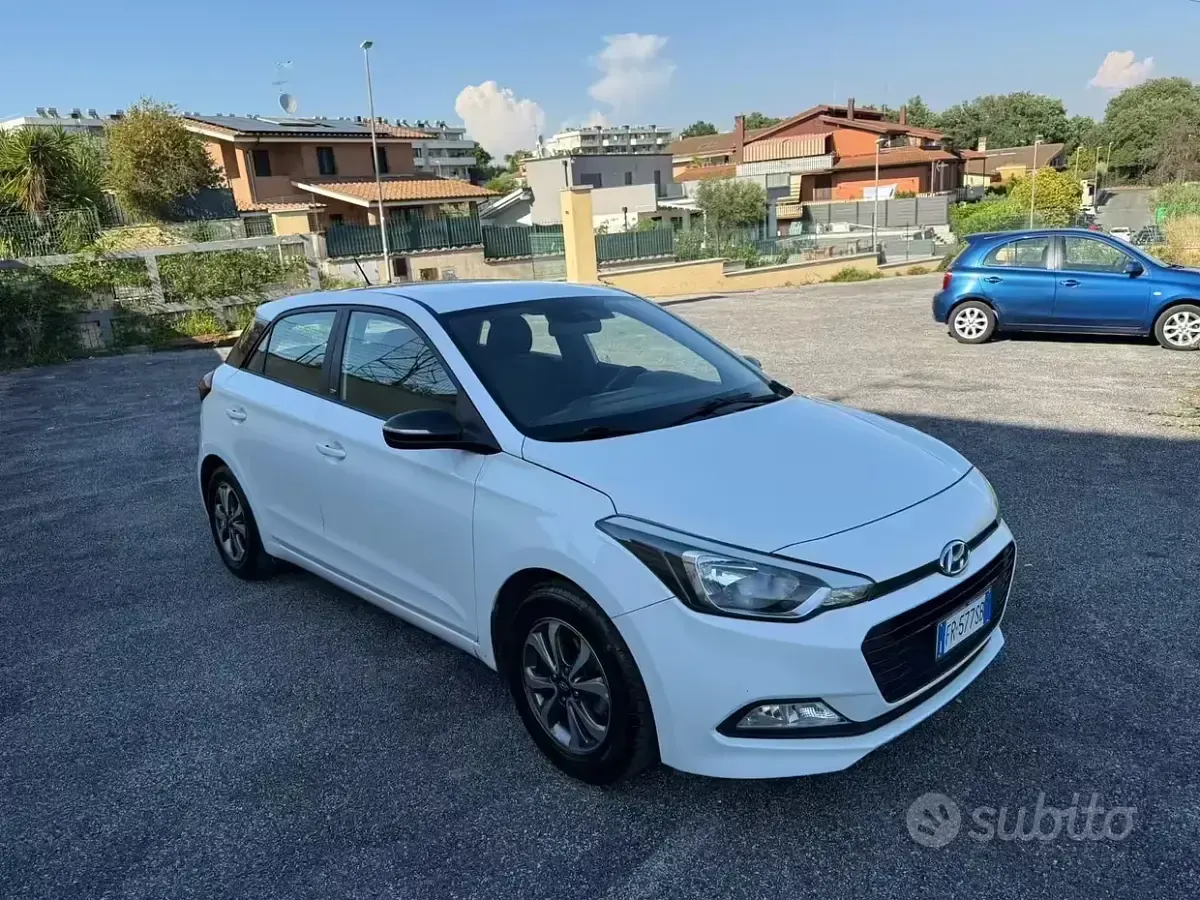 Usata Hyundai i20 73 CV (53 kW) 2019 Bianco Utilitaria