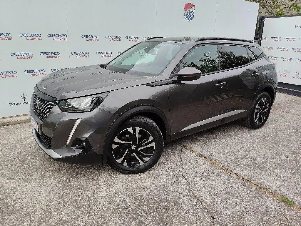 Käytetty Peugeot 2008 Allure 110 HP (80 kW) 2021 Harmaa Katumaasturi