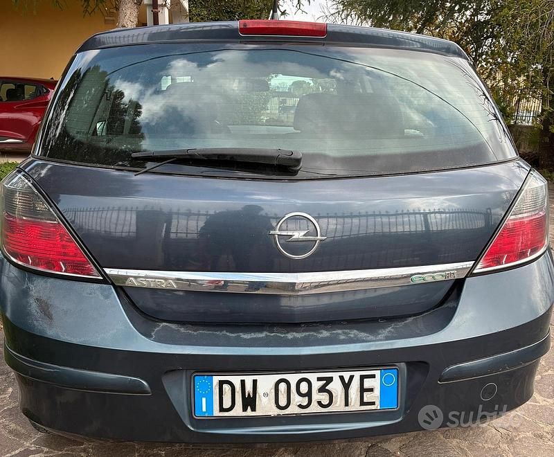 Usata Opel Astra 110 CV (80 kW) 2009 Blu Berlina