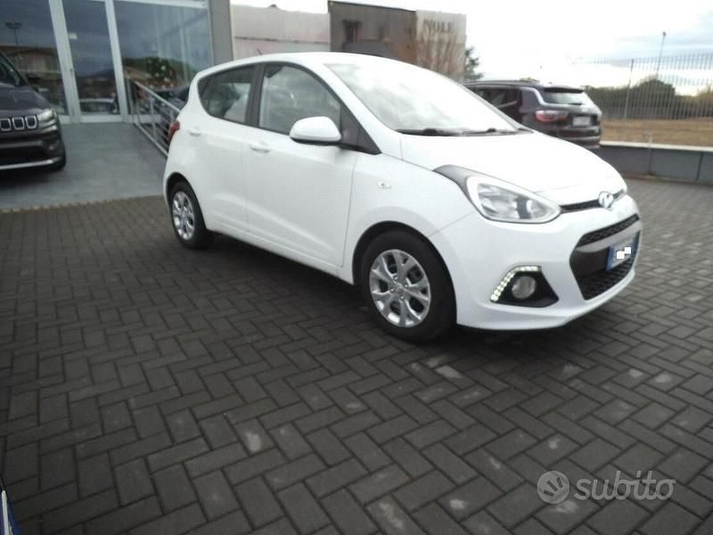 Usata Hyundai i10 67 CV (49 kW) 2015 Bianco Utilitaria