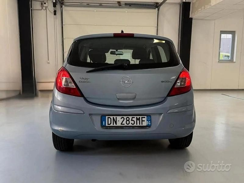 Usata Opel Corsa Cosmo 75 CV (55 kW) 2008 Argento Berlina