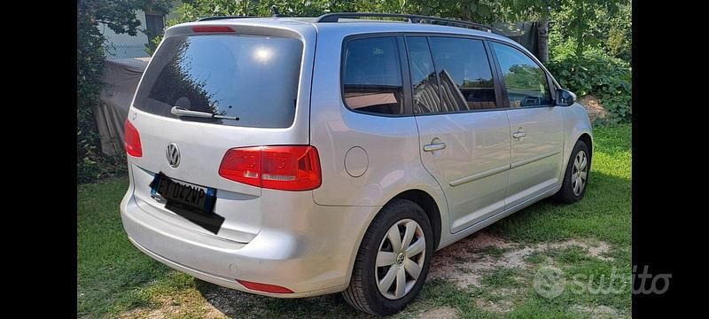 Grigio Usata 2015 VW Touran Monovolume | 15.000 € (Cara) - Immagine 1/4