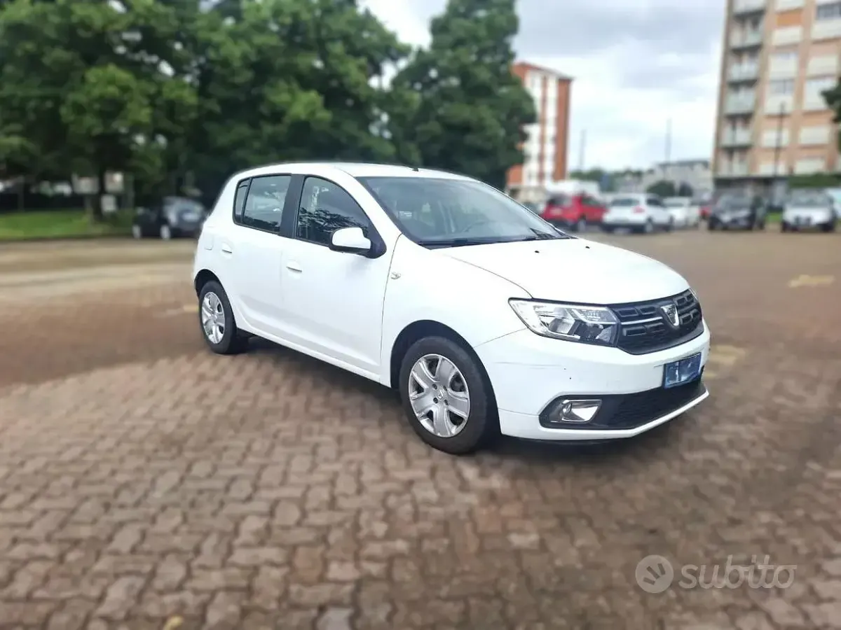 Käytetty Dacia Sandero Ambiance 90 HP (66 kW) 2017 Valkoinen Sedan
