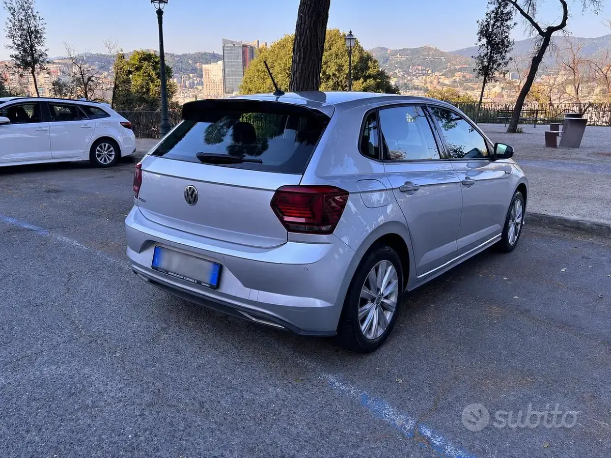 Usata VW Polo R-line 95 CV (69 kW) 2019 Grigio Utilitaria