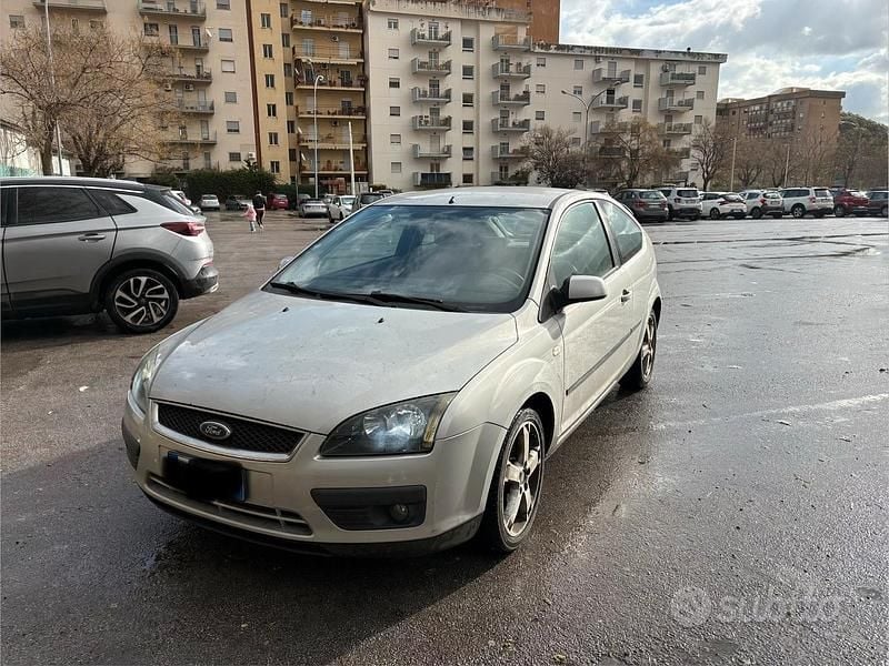 Usata Ford Focus 90 CV (66 kW) 2007 Grigio Coupé